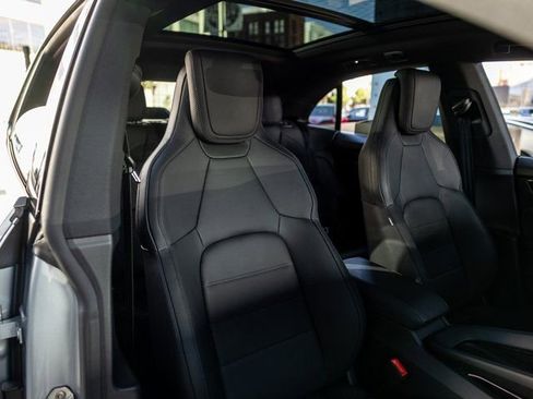 Certified 2025 Porsche Macan Electric image 32