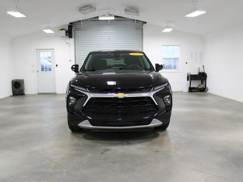 Used 2025 Chevrolet Blazer LT image 3