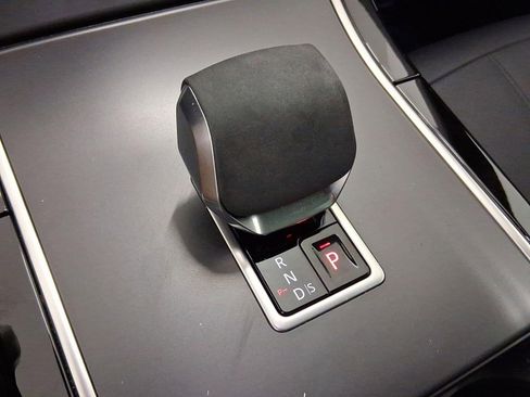 Used 2025 Land Rover Range Rover Evoque Dynamic SE image 16