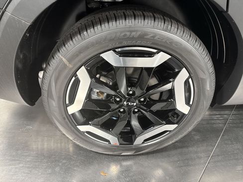 New 2025 Kia Telluride S image 13