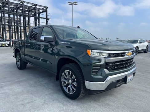 Used 2025 Chevrolet Silverado 1500 LT AWD/4WD image 3