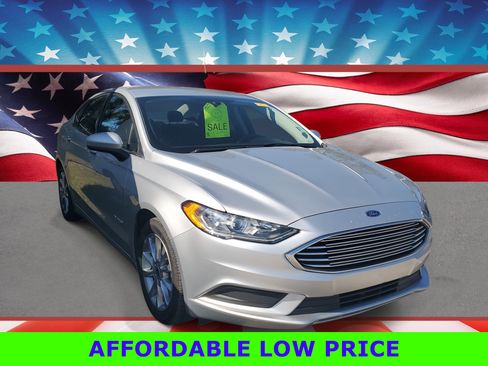 Used 2017 Ford Fusion SE image 1