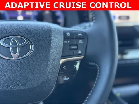 Certified 2025 Toyota Crown Signia image 27