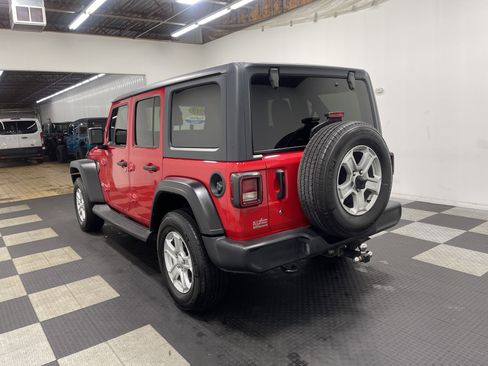Used 2019 Jeep Wrangler Unlimited Sport S image 2