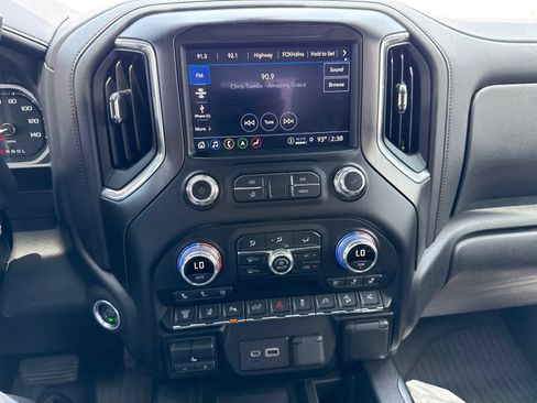 Used 2022 GMC Sierra 2500 AT4 w/ AT4 Premium Plus Package AWD/4WD image 17
