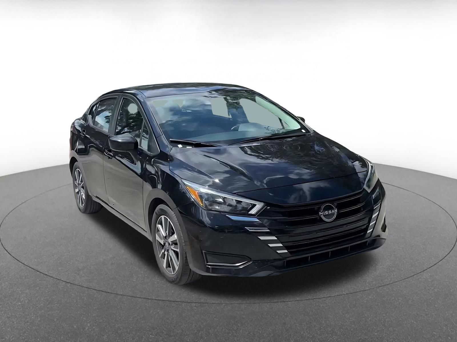 Used 2025 Nissan Versa SV FWD image 3