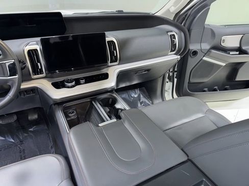 Used 2025 Ford Expedition Active AWD/4WD image 25