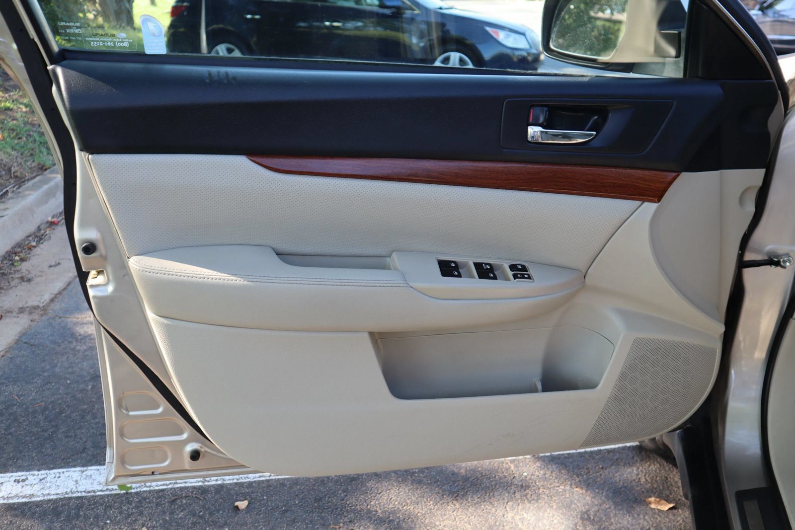 Used 2014 Subaru Outback 3.6R Limited AWD/4WD image 7