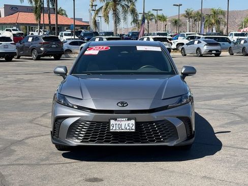Used 2025 Toyota Camry SE AWD/4WD image 2