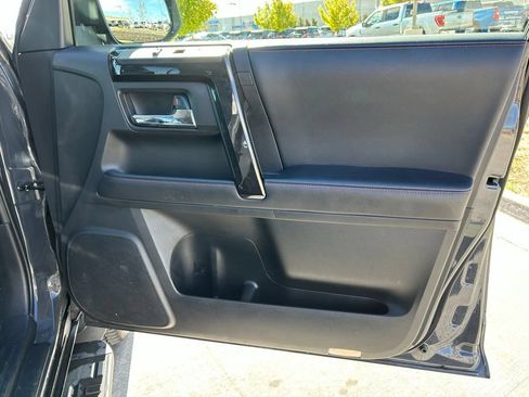 Used 2024 Toyota 4Runner TRD Off-Road Premium AWD/4WD image 29