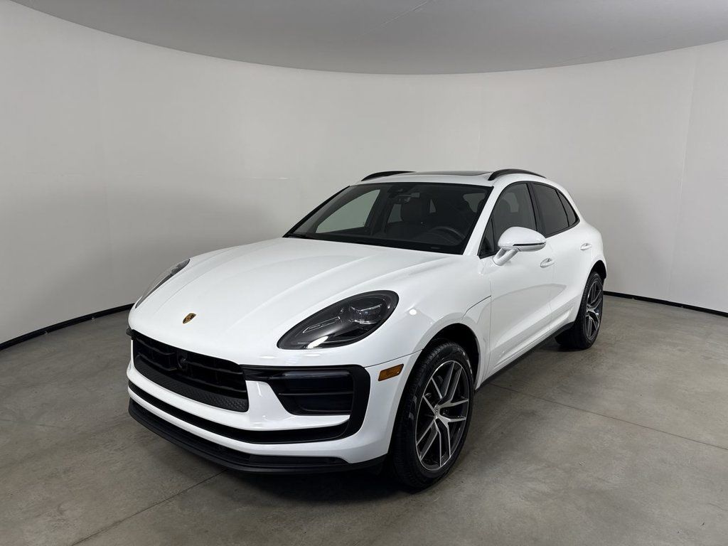 Certified 2025 Porsche Macan AWD/4WD image 1