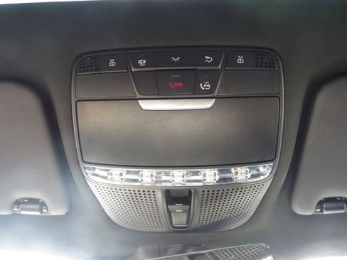 Used 2021 Mercedes-Benz GLC 300 4MATIC image 29