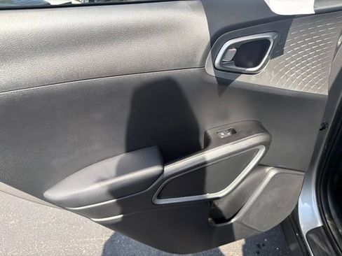 Used 2025 Kia Soul LX w/ LX Technology Package FWD image 29