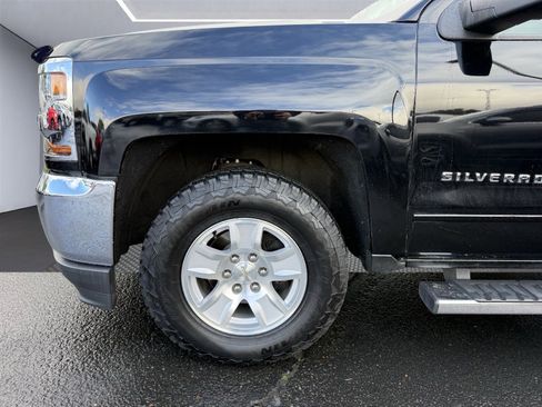 Used 2018 Chevrolet Silverado 1500 LT w/ All Star Edition image 11