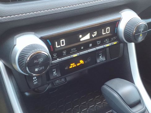 Certified 2025 Toyota RAV4 XLE w/ Convenience Package image 18