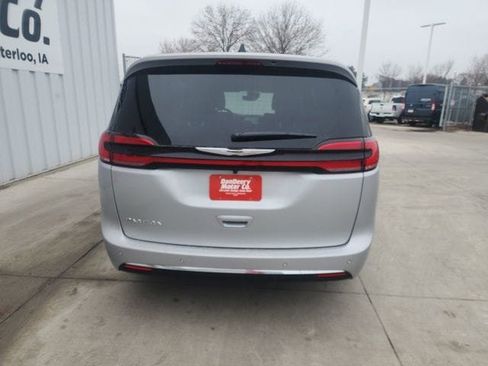New 2026 Chrysler Pacifica Select FWD image 19