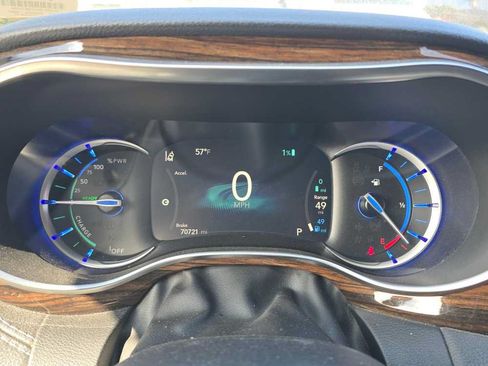 Used 2023 Chrysler Pacifica Limited FWD image 7