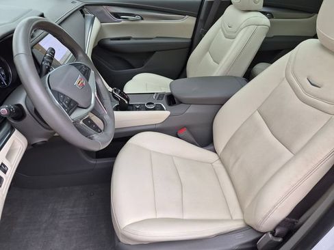 Certified 2023 Cadillac XT5 Premium Luxury w/ LPO, Floor Liner Package AWD/4WD image 21