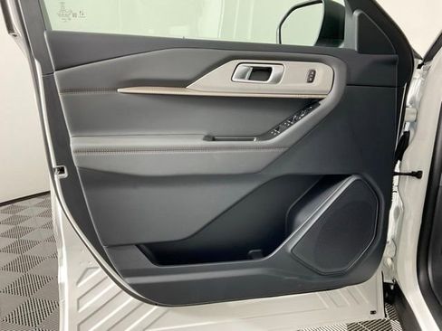 New 2025 Ford Explorer Active w/ Active Comfort Package image 12