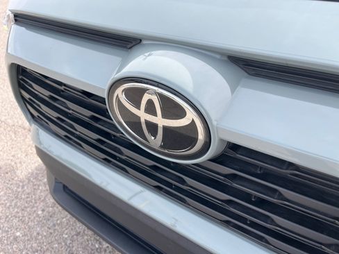 Used 2022 Toyota RAV4 XLE Premium image 23