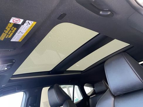 Used 2024 Toyota Venza Nightshade image 11