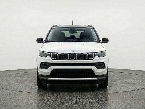 Used 2025 Jeep Compass Limited AWD/4WD image 2