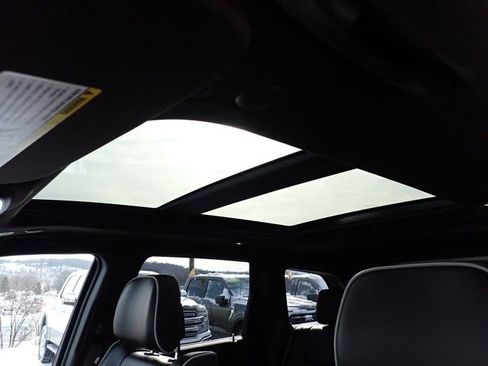 Used 2019 Jeep Grand Cherokee Overland image 24