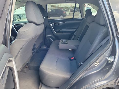 Used 2021 Toyota RAV4 LE FWD image 14