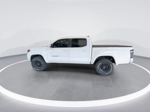 Used 2016 Toyota Tacoma SR5 w/ SR5 Appearance Package (DN) AWD/4WD image 5