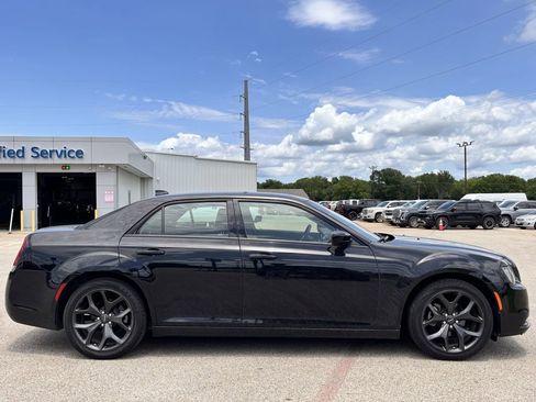 Used 2023 Chrysler 300 Touring w/ Sport Appearance Package RWD image 4
