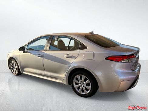 Used 2020 Toyota Corolla LE FWD image 3