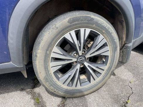 Used 2022 Nissan Rogue SV FWD image 3