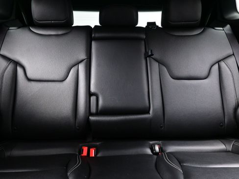 Used 2025 Jeep Compass Limited image 16