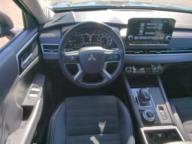 Used 2024 Mitsubishi Outlander AWD image 7