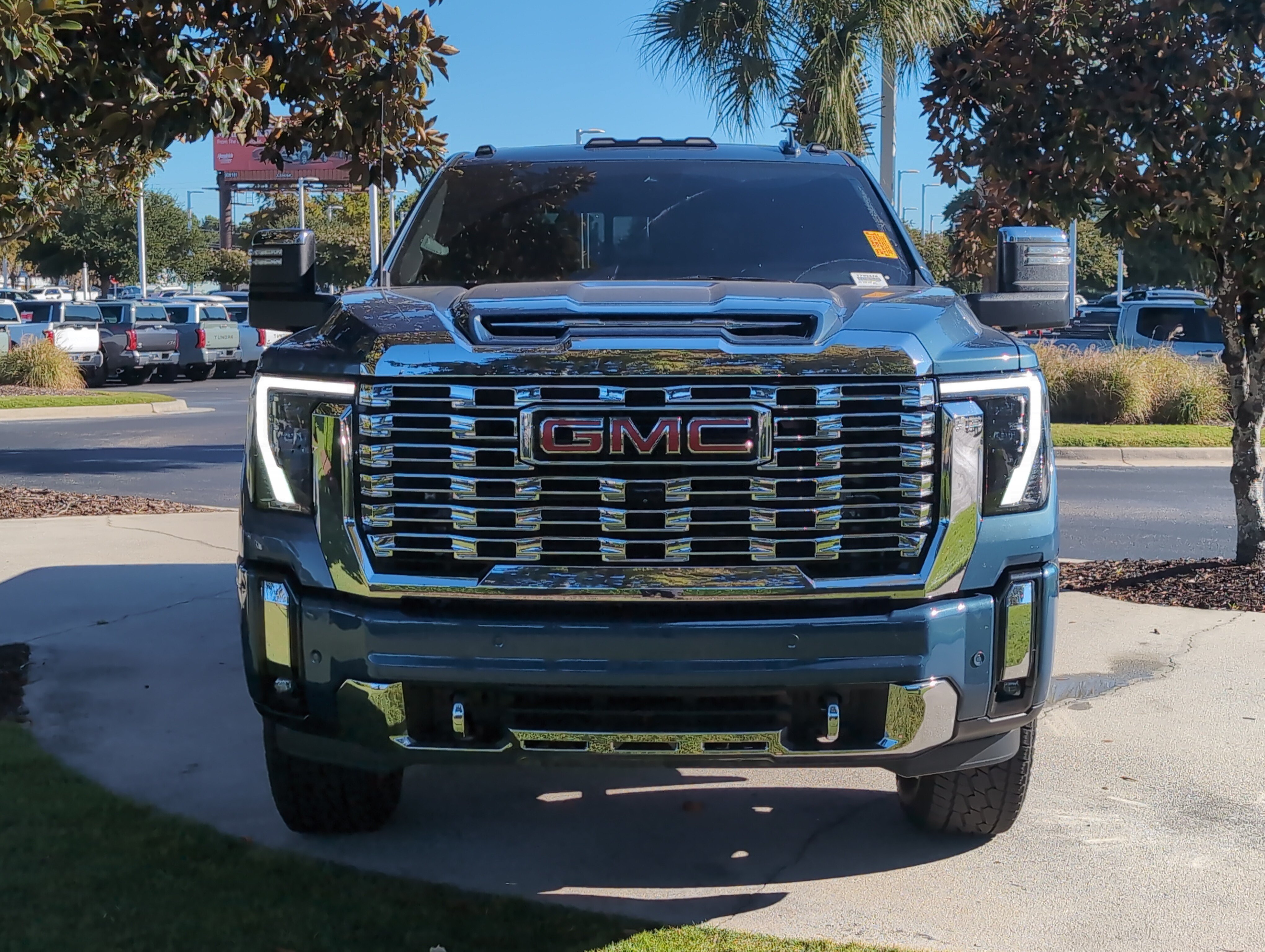 Used 2025 GMC Sierra 3500 Denali w/ Denali Reserve Package AWD/4WD image 3