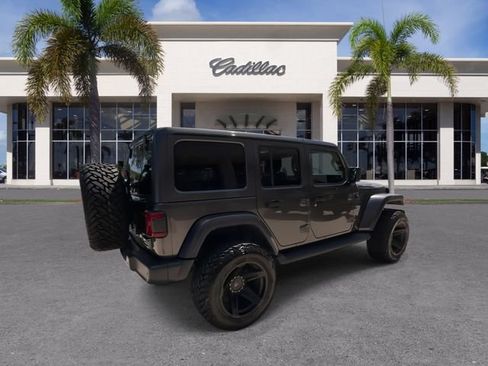 Used 2021 Jeep Wrangler Unlimited Sahara AWD/4WD image 15