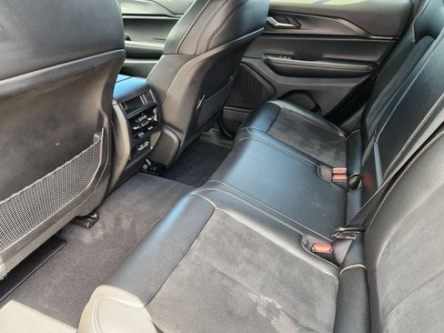 Used 2025 Jeep Grand Cherokee Altitude AWD/4WD image 9