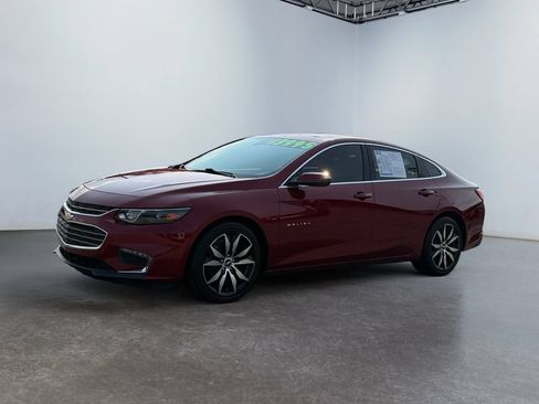 Used 2017 Chevrolet Malibu LT w/ Leather Package FWD image 7