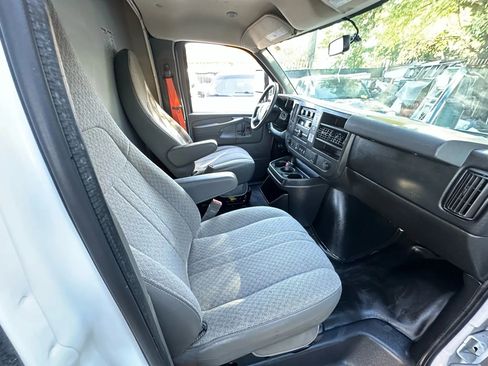 Used 2015 Chevrolet Express 3500 image 21