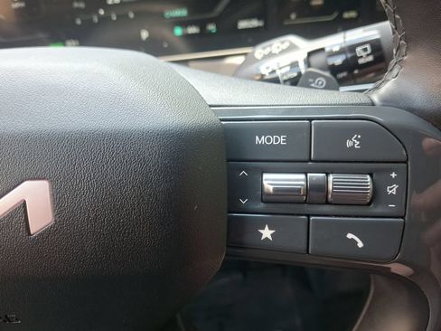 Used 2024 Kia EV9 Land AWD/4WD image 18