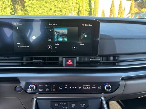 Used 2026 Kia Carnival FWD image 14