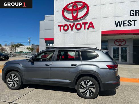 Used 2025 Volkswagen Atlas SE image 1