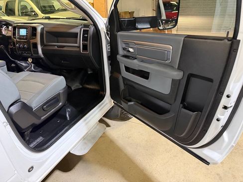 Used 2017 RAM 3500 Tradesman w/ Chrome Appearance Group AWD/4WD image 19