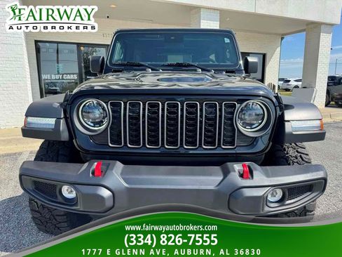 Used 2025 Jeep Wrangler Unlimited Rubicon w/ Convenience Group image 3