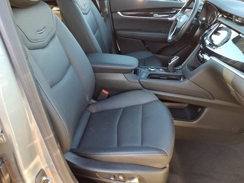Used 2024 Cadillac XT6 Premium Luxury AWD/4WD image 25