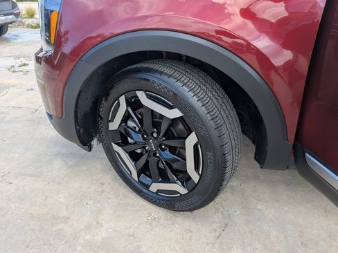 Certified 2023 Kia Telluride S w/ S Sunroof Package FWD image 36