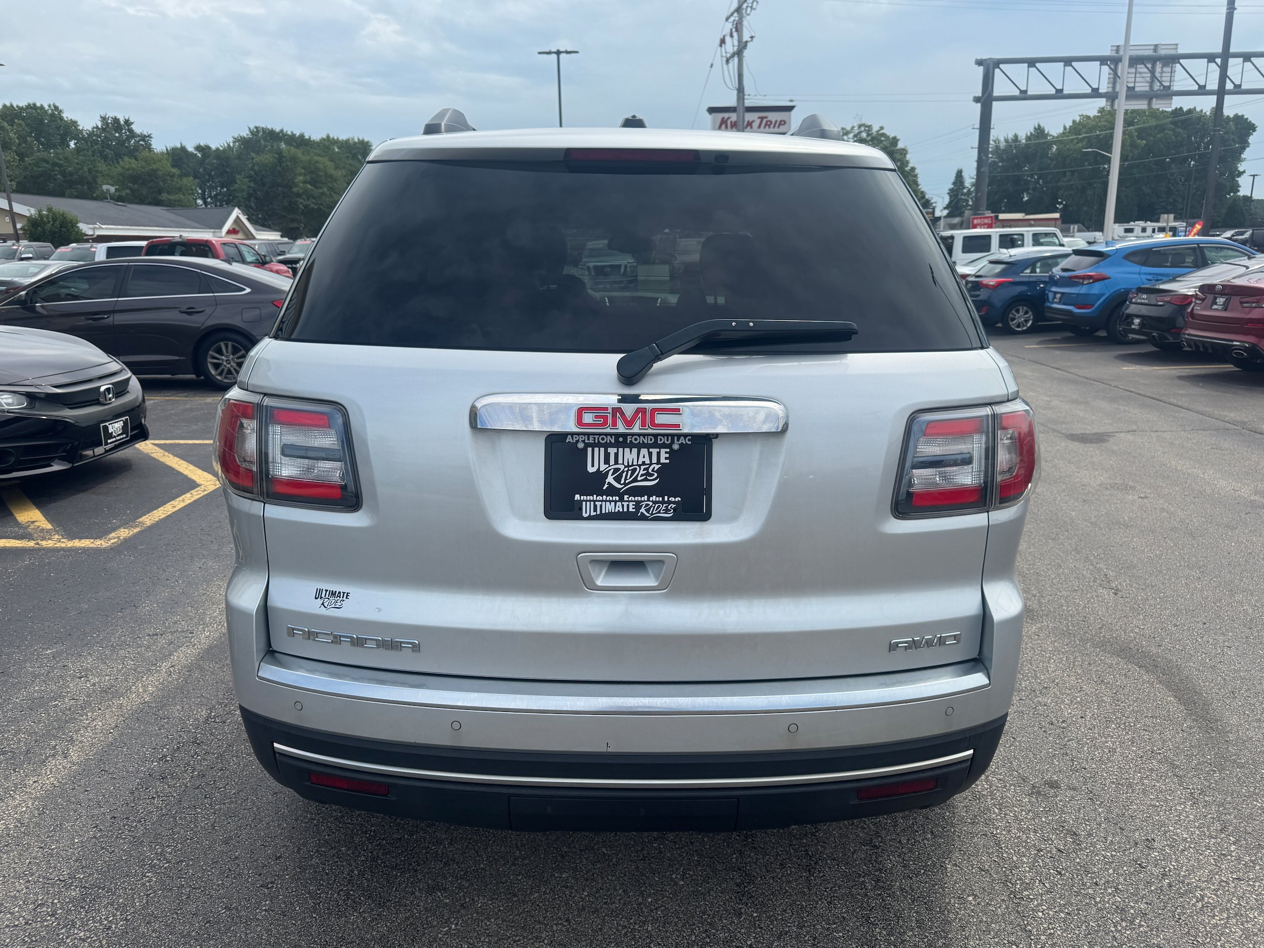 Used 2016 GMC Acadia SLE AWD/4WD image 4