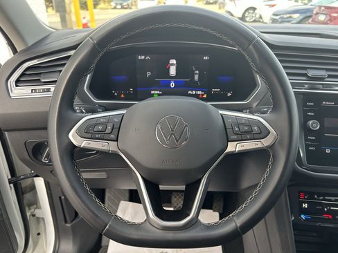 Used 2022 Volkswagen Tiguan SE image 23