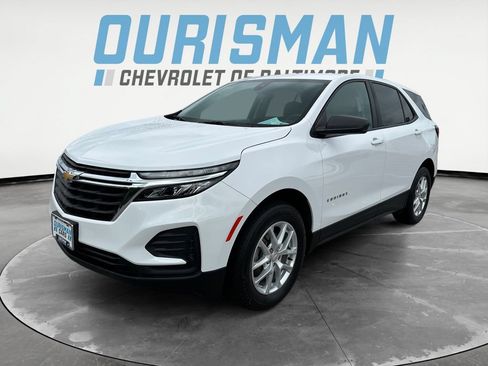 Used 2024 Chevrolet Equinox LS w/ LS Convenience Package AWD/4WD image 2