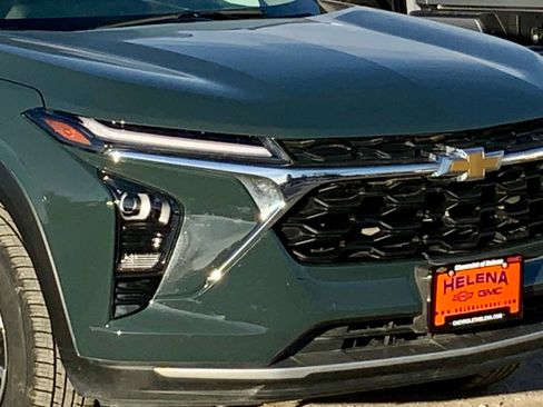 Certified 2025 Chevrolet Trax LT w/ Driver Confidence Package image 11